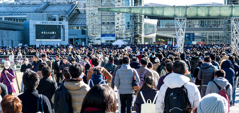 A huge crowd at the entrance to the Comiket venue.