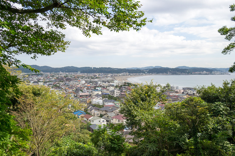 A nice view of the bayside Kamakura, with the beach.